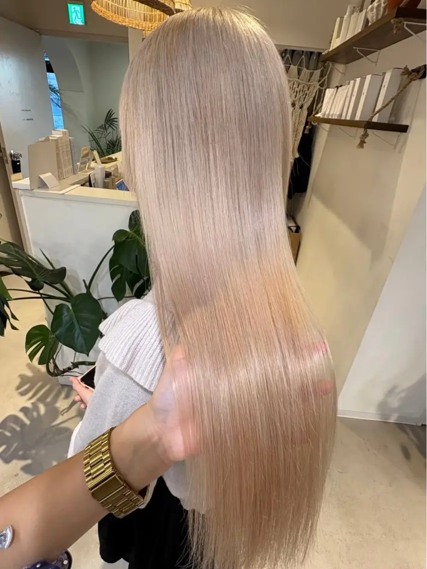 ロング ヘアカラー トリートメント 中岡 心音のヘアスタイル