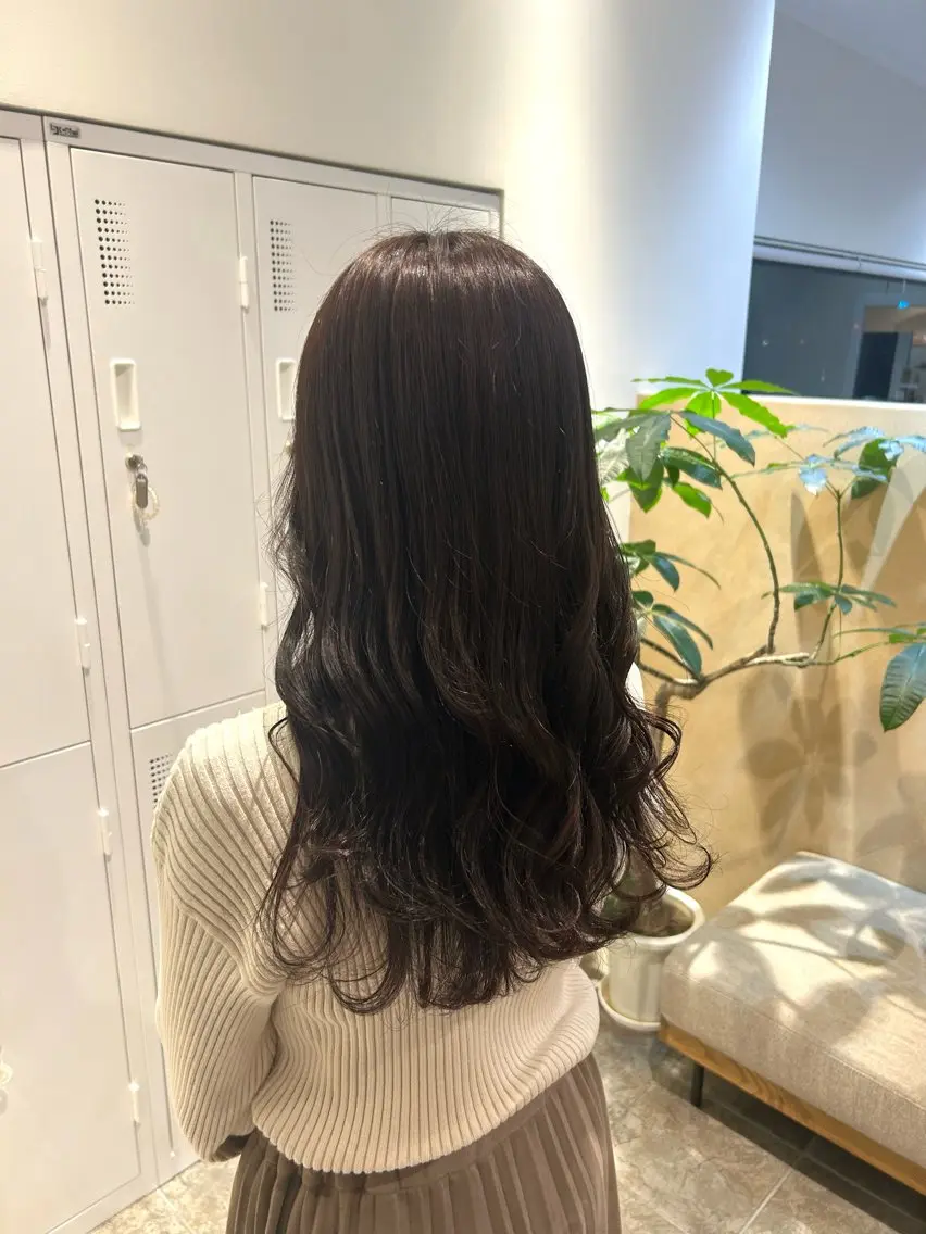 セミロング カラー ブラウンカラー ラベンダーカラー ラベンダーブラウン 青山 里帆のヘアスタイル