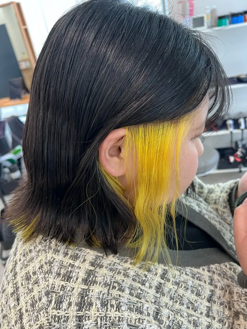 ミディアム イエローカラー カット ヘアカラー 岡島 実里のヘアスタイル