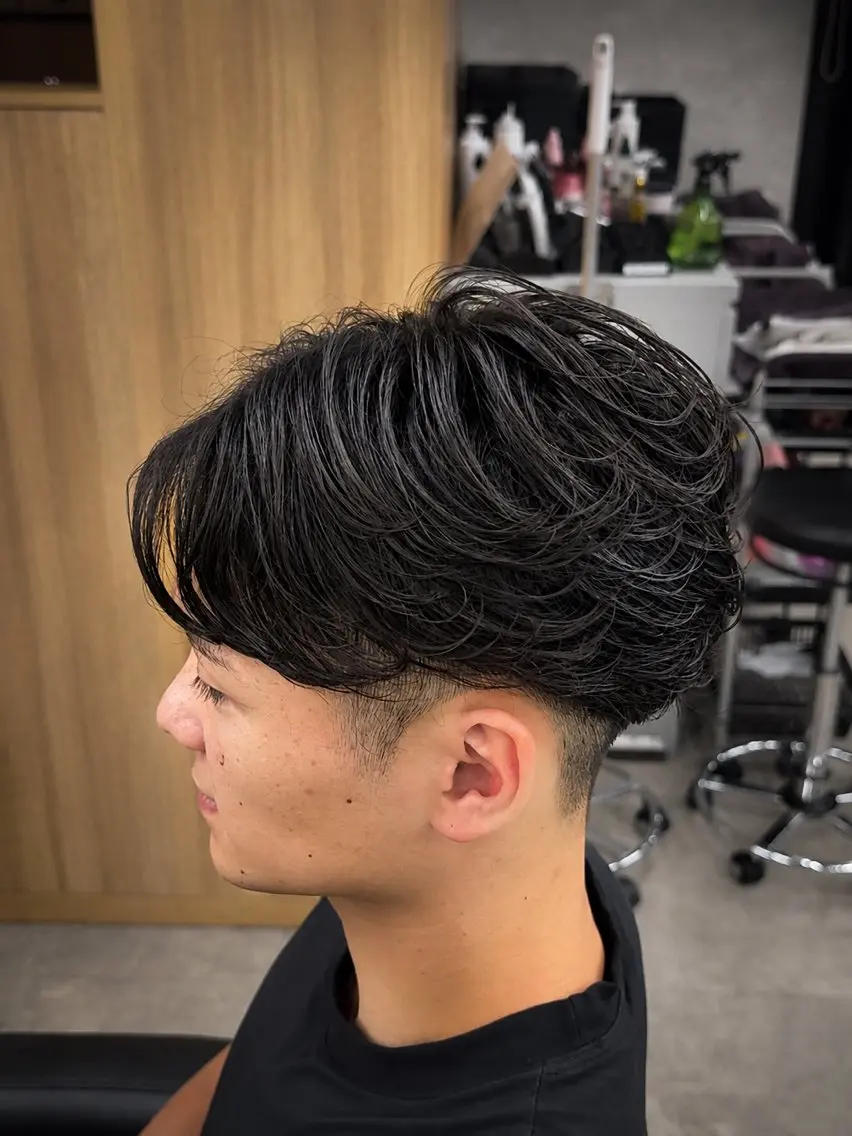 ショート パーマ ヘアアレンジ メンズ フェザーパーマ メンズパーマ ニュアンスパーマ カット パーマ トリートメント ヘッドスパ ヘアセット メンズフェザーパーマ 💫曲がる縮毛矯正のヘアスタイル
