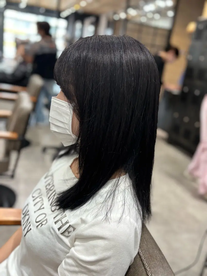 ミディアム カラー 黒髪 ブルーカラー ブルーブラック 縮毛矯正 おかだ まなみのヘアスタイル