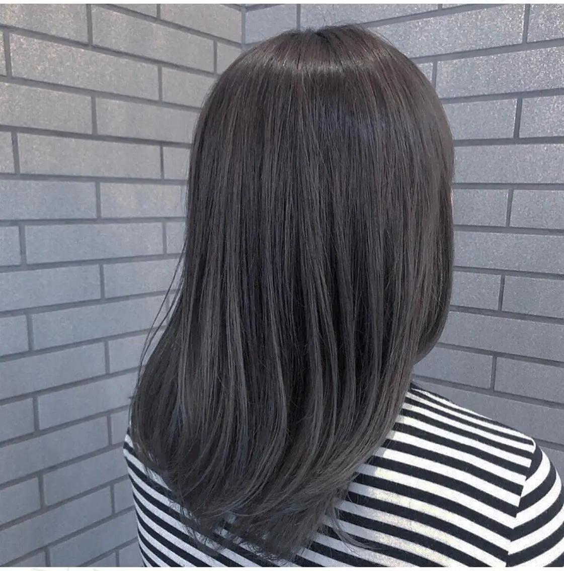ミディアム カラー アディクシーカラー アッシュ ブリーチ ブルーカラー ブルーアッシュ 中村 よしひでのヘアスタイル