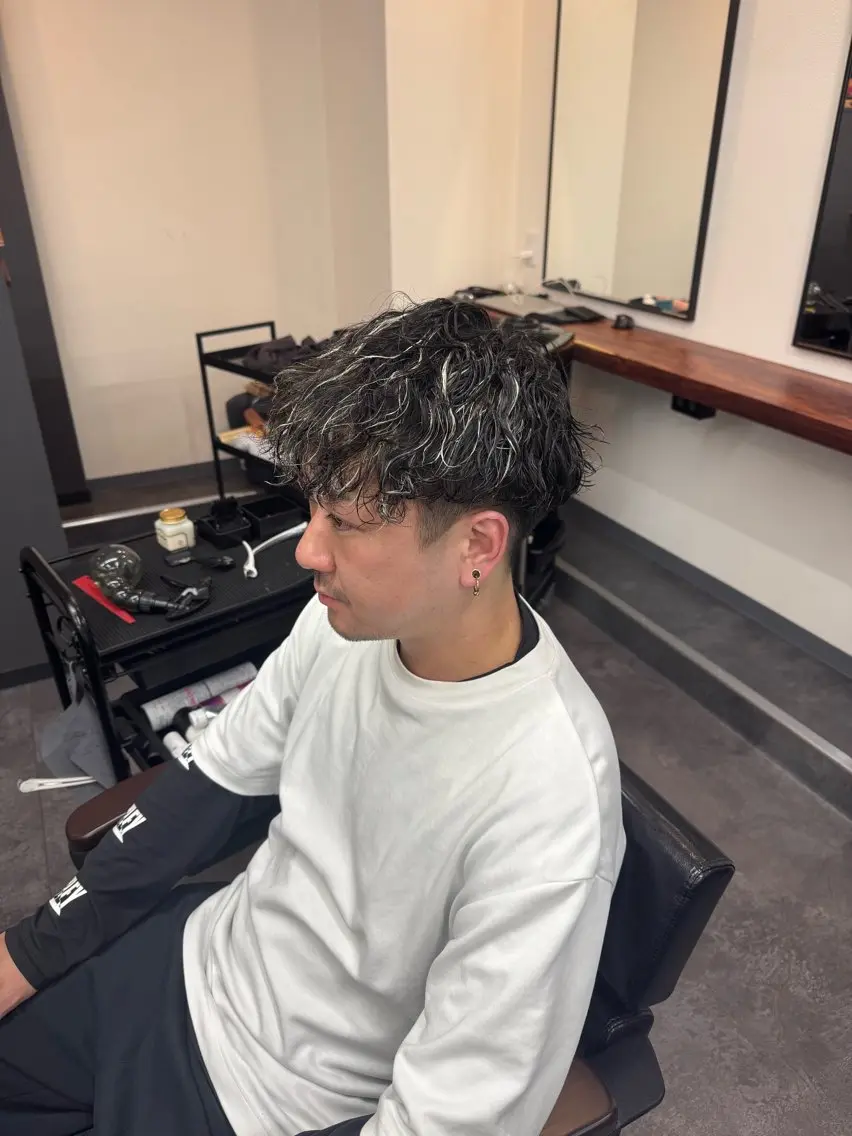パーマ メンズ メンズハイライト メンズパーマ カット 柏メンズカットパーマ NO.1タイチのヘアスタイル