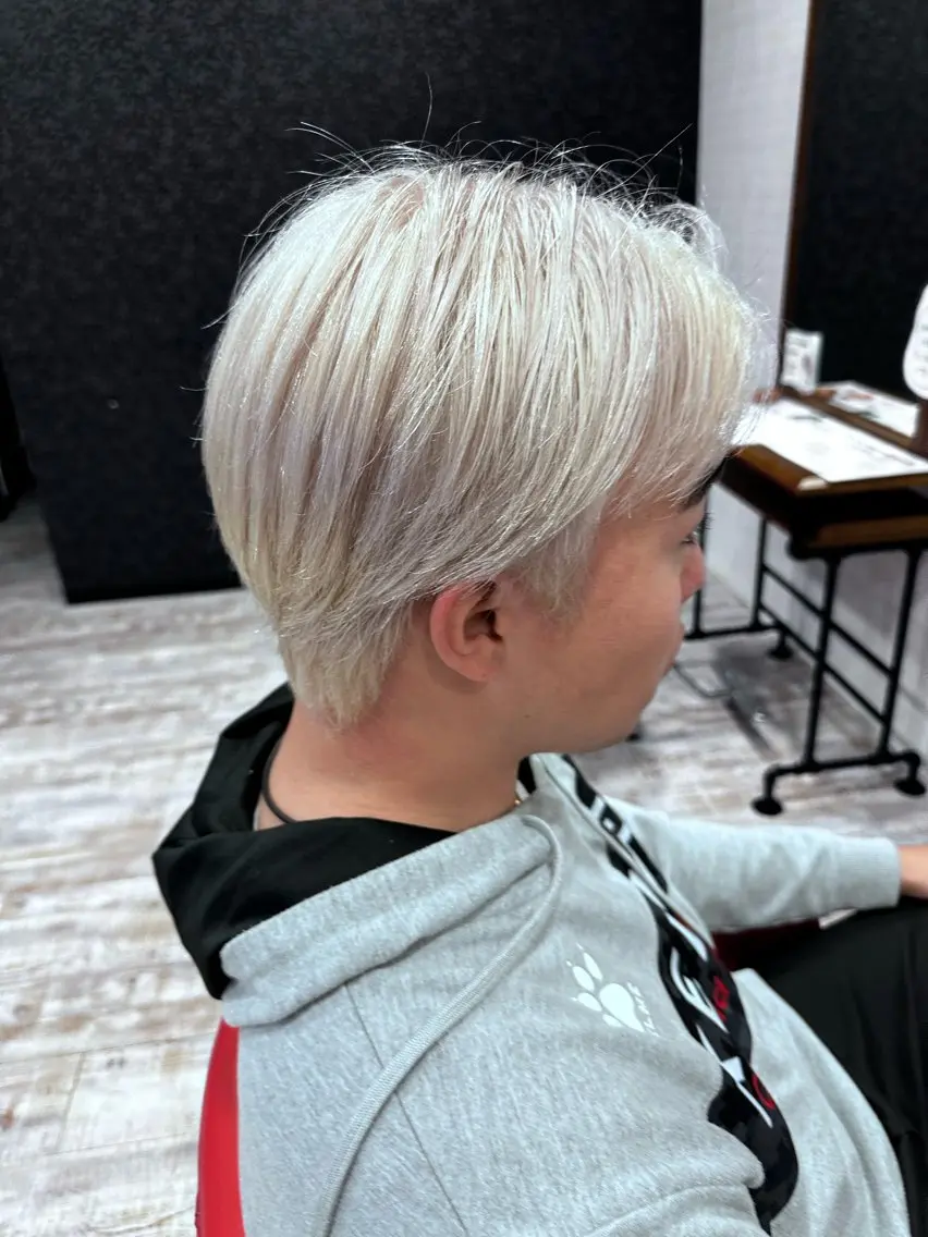 ショート カラー ブリーチ ヘアカラー 平賀 大陽のヘアスタイル