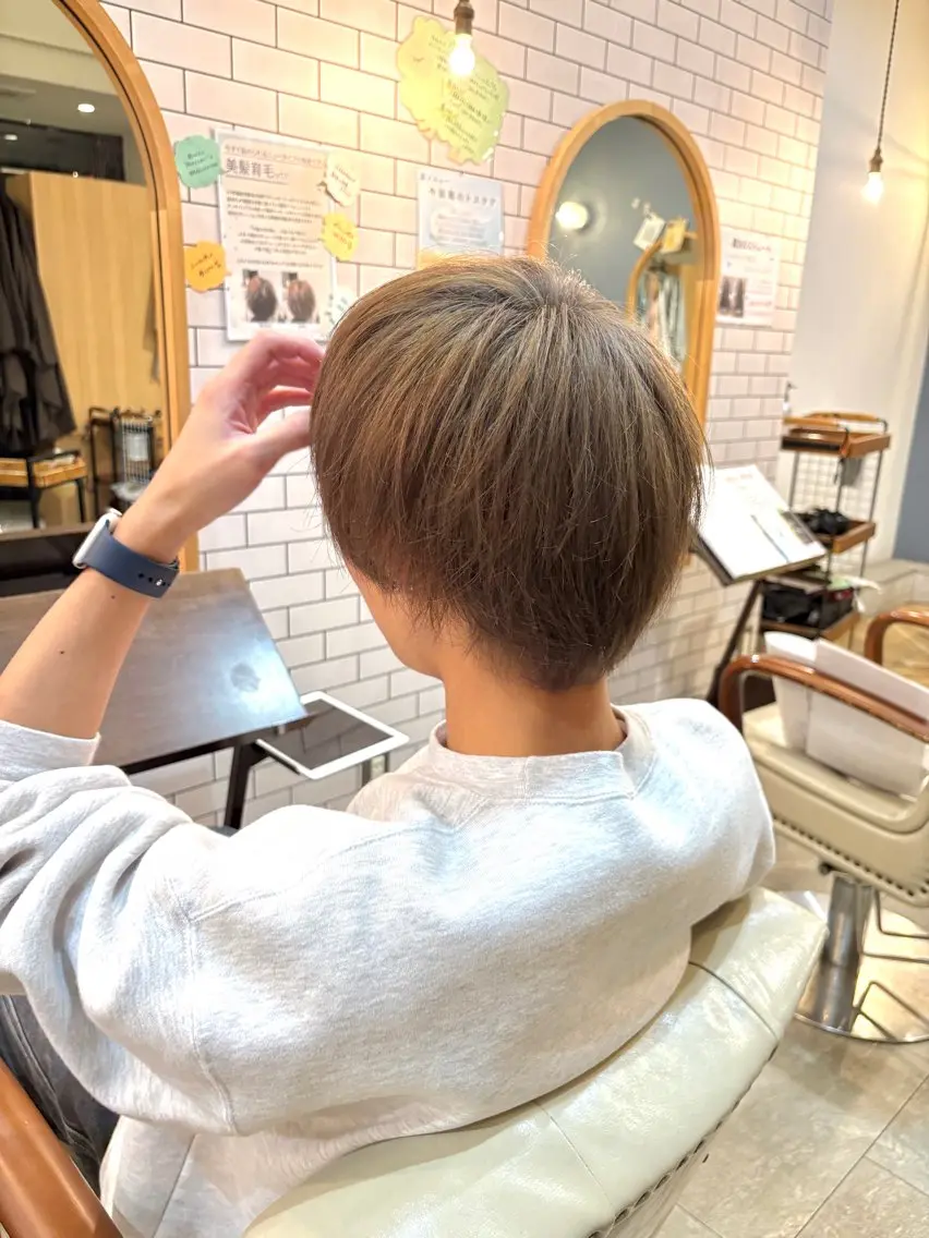 カラー メンズ 桑田 彩奈のヘアスタイル
