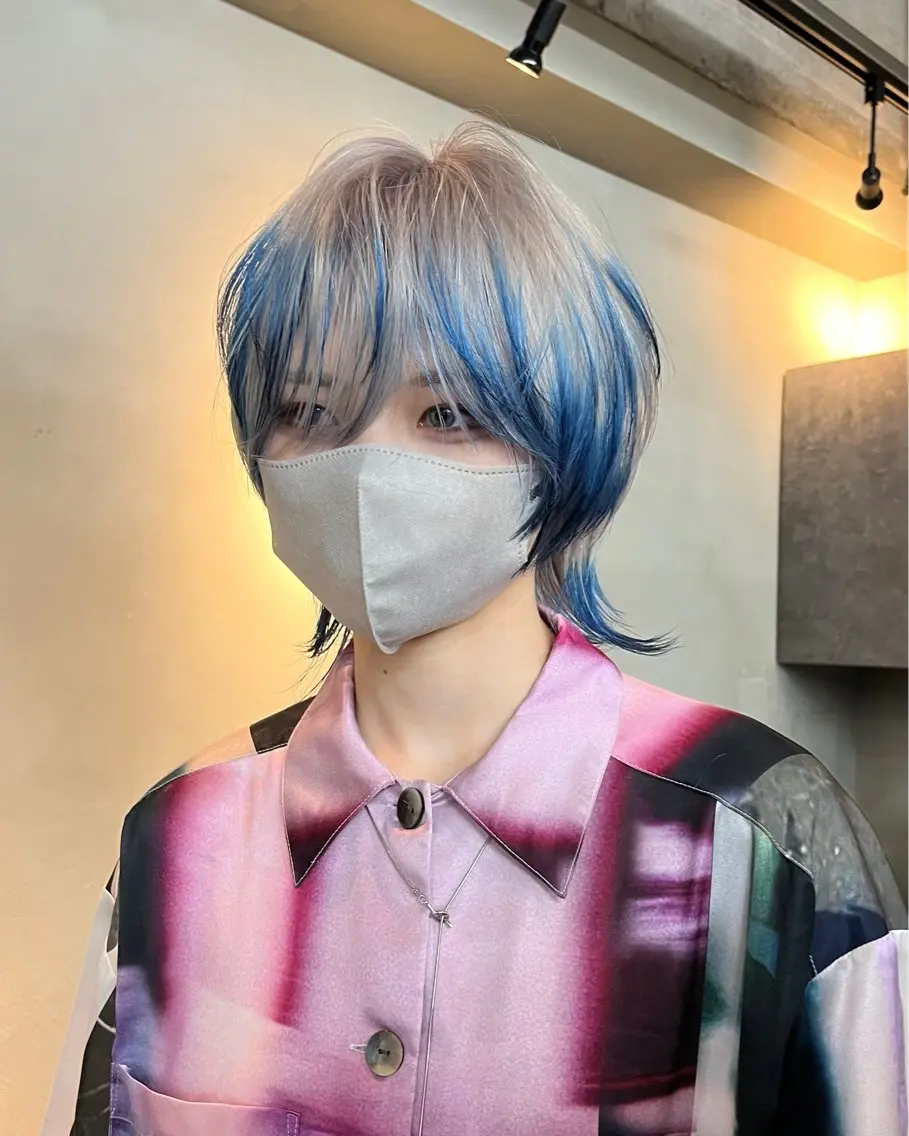 ミディアム カラー ブルーカラー 顔まわりレイヤー 顔周りカット レイヤーカット ウルフカット イツク ⚡️ ルーツ/ハイトーンのヘアスタイル