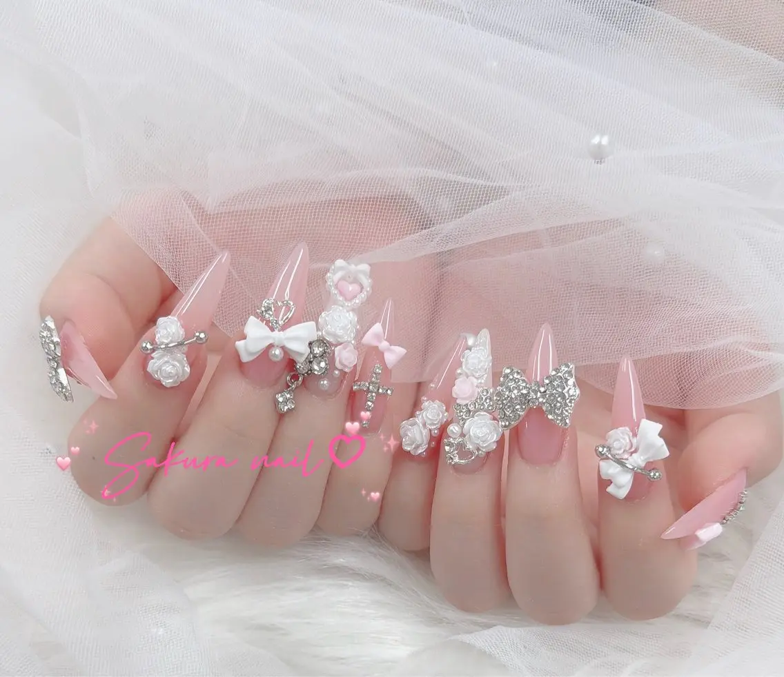 ネイル オーロラネイル クリアネイル フラッシュネイル フレンチネイル ジェルネイル ハンドネイル Sakura Nail Salonのネイルデザイン