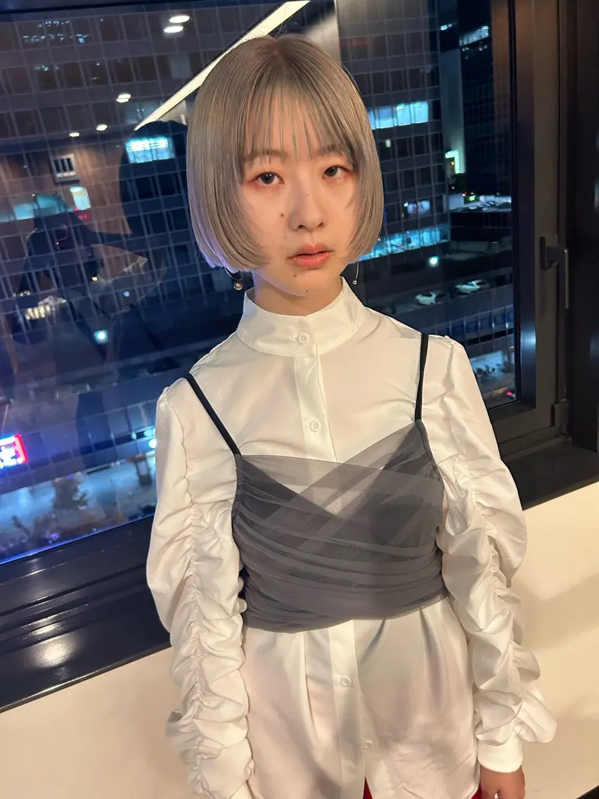 ショート カラー パーマ ヘアアレンジ デザインカラー/ボブ ブリーチカラー/ユリのヘアスタイル