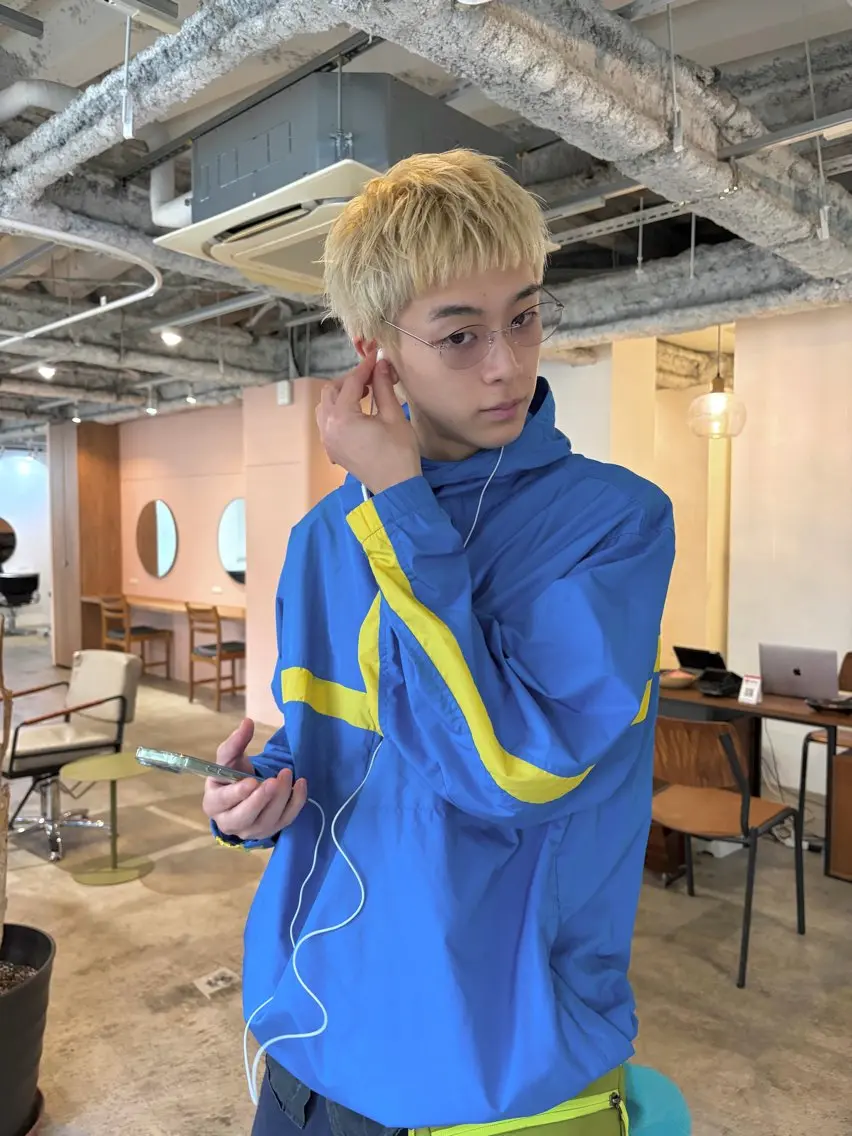 ショート カラー 抜きっぱなしブロンド ブロンド ショートヘア カット ヘアカラー yu maのヘアスタイル