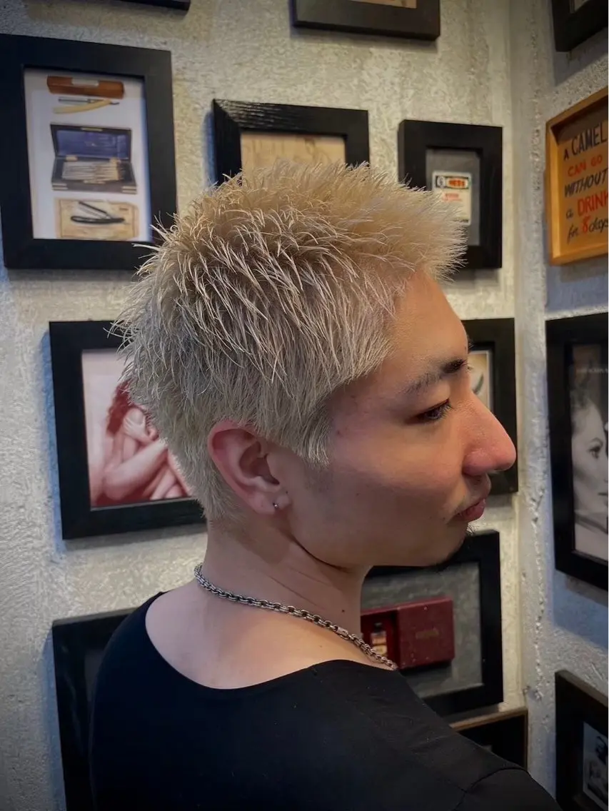 ショート カラー ブリーチ ヘアカラー 加賀谷 英多のヘアスタイル