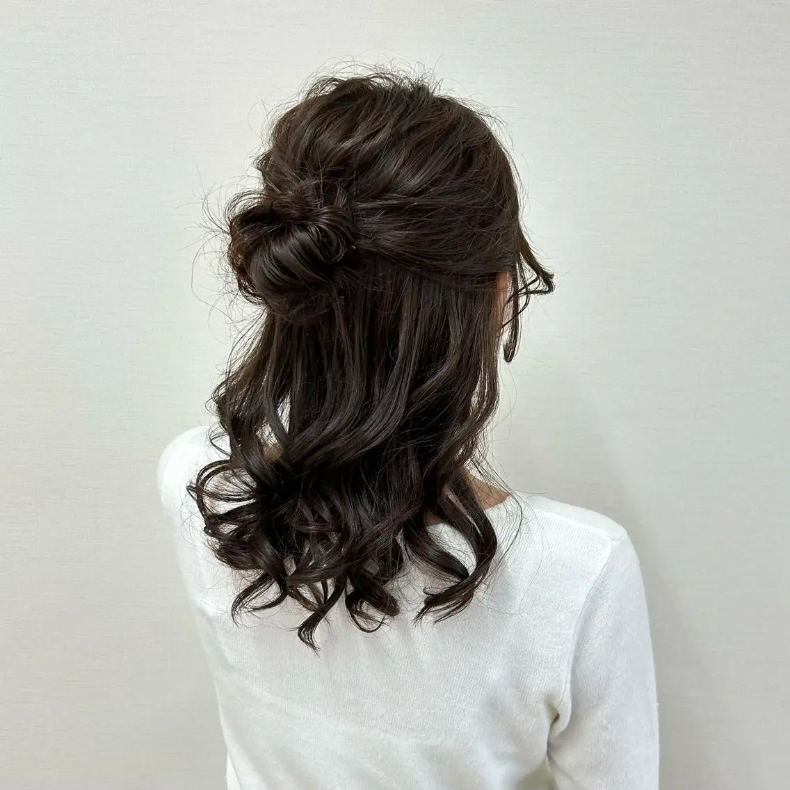 セミロング ヘアアレンジ ハーフアップ お団子ヘア ヘアセット LOVEST Rihoのヘアスタイル
