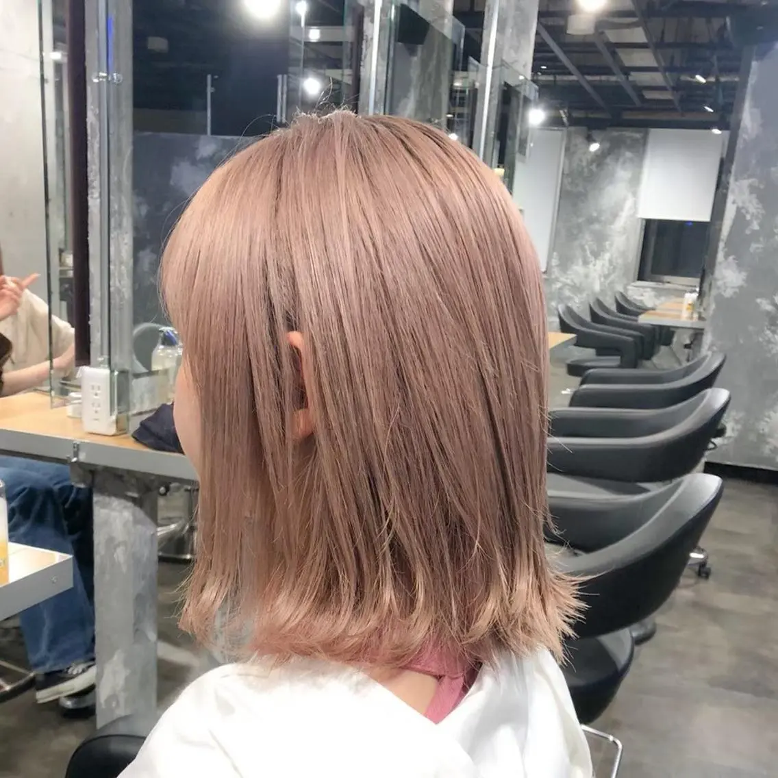 セミロング カラー 🤍💕ブリーチカラ ーAyaka💕🤍のヘアスタイル