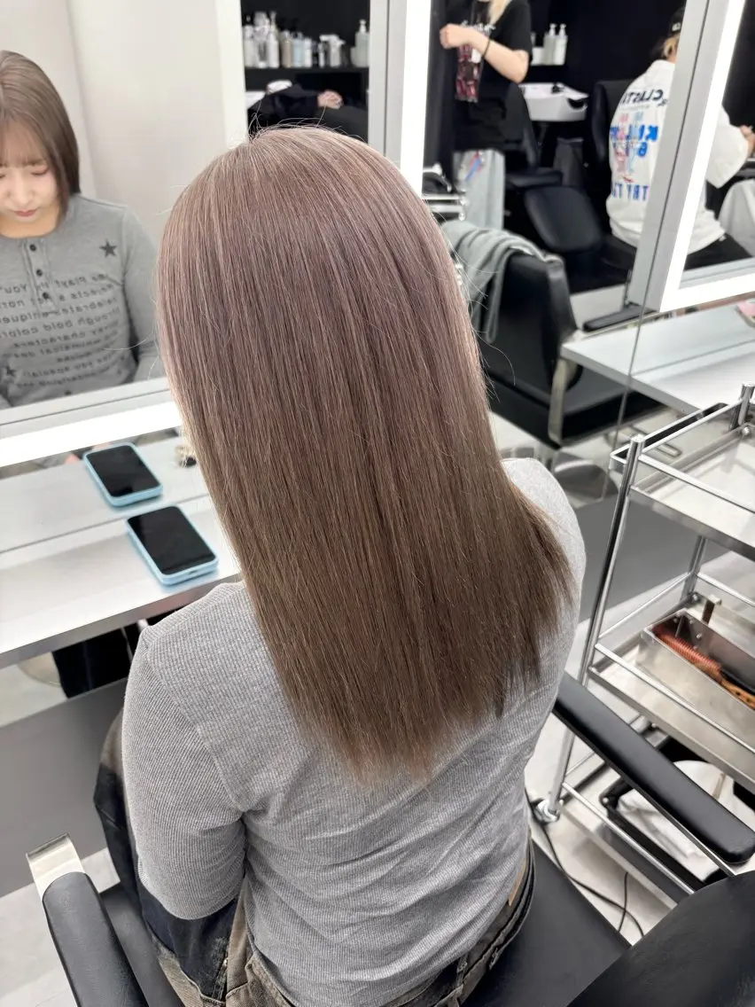 カラー グレージュ TACE AYANOのヘアスタイル