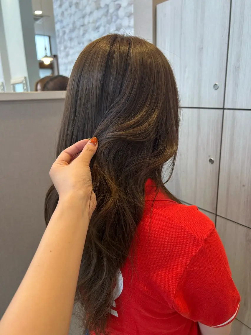 ロング カラー ベージュカラー オリーブベージュ ヘアカラー emusalon . Akika✮*。゚のヘアスタイル