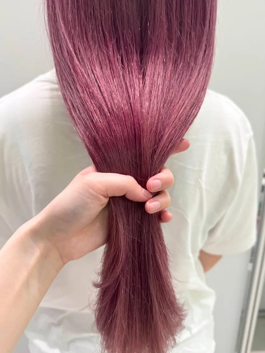 ロング ブリーチカラー/ブロ ンドレイヤーカットのヘアスタイル