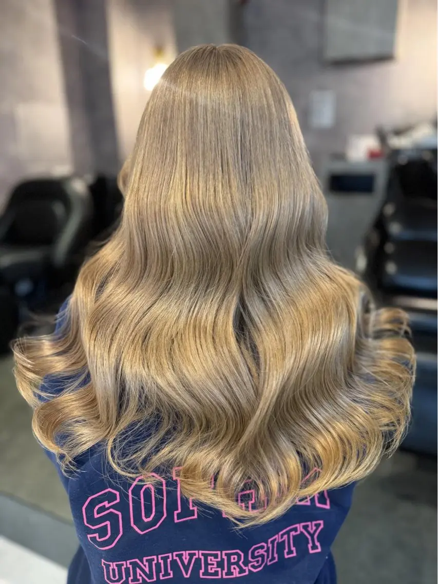 ロング カラー ヘアカラー トリートメント 🎀asumi🍓 ハイトーン🎀のヘアスタイル