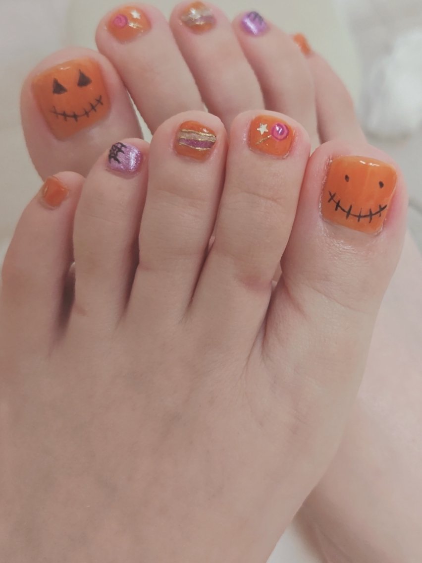 ネイル ハロウィン フットネイル 黒浜 ちなみのネイルデザイン