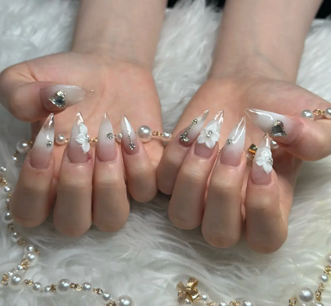 ネイル チークネイル フレンチネイル キラキラネイル 韓国ネイル マグネットネイル ハンドネイル yuuna hbabynailのネイルデザイン