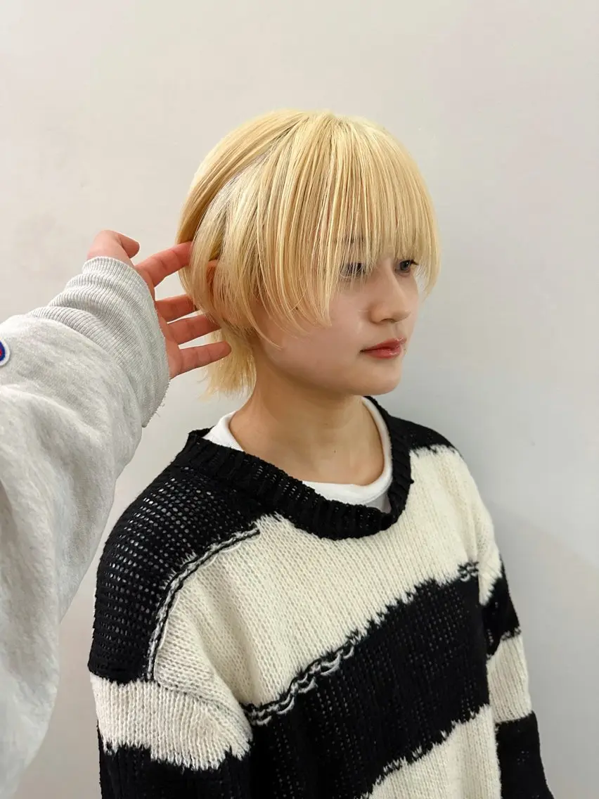 ショート カラー 抜きっぱなしブロンド ブロンド ハイライト🌟/ ボブ/豊田のヘアスタイル