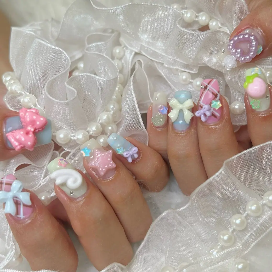ネイル ジェルネイル ガーリー ハンドネイル Abyss🎀 mayuのネイルデザイン