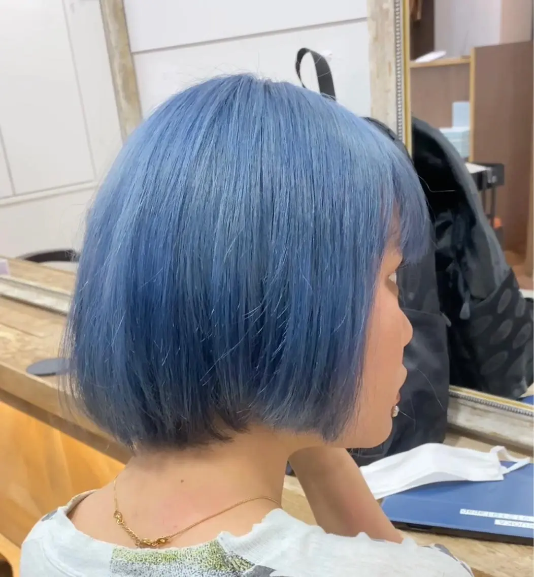 ショート カラー ブリーチ ブルーカラー ケアブリーチ 横尾 歩のヘアスタイル