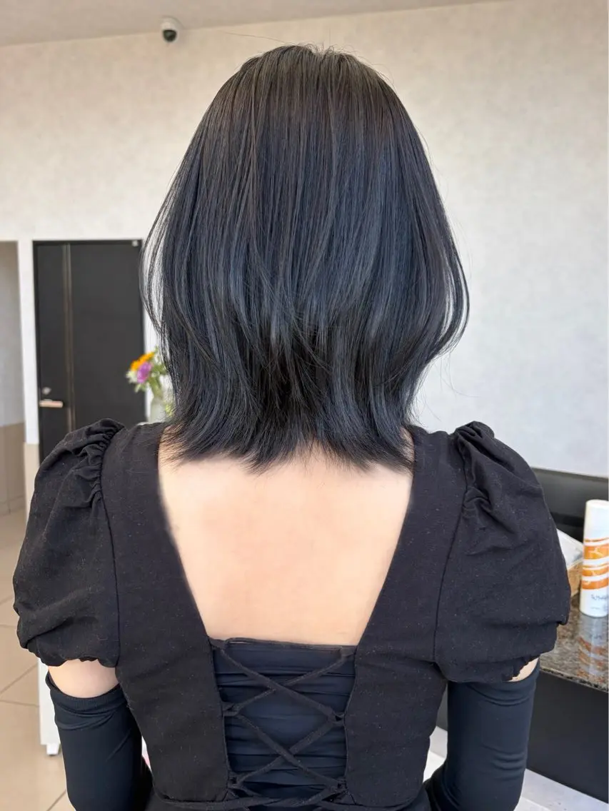 ミディアム カラー ミディアムレイヤー 黒髪 ブルーカラー ブルーブラック レイヤーカット カット ヘアカラー トリートメント 🫧ヒシダアキ taboo.i🫧のヘアスタイル