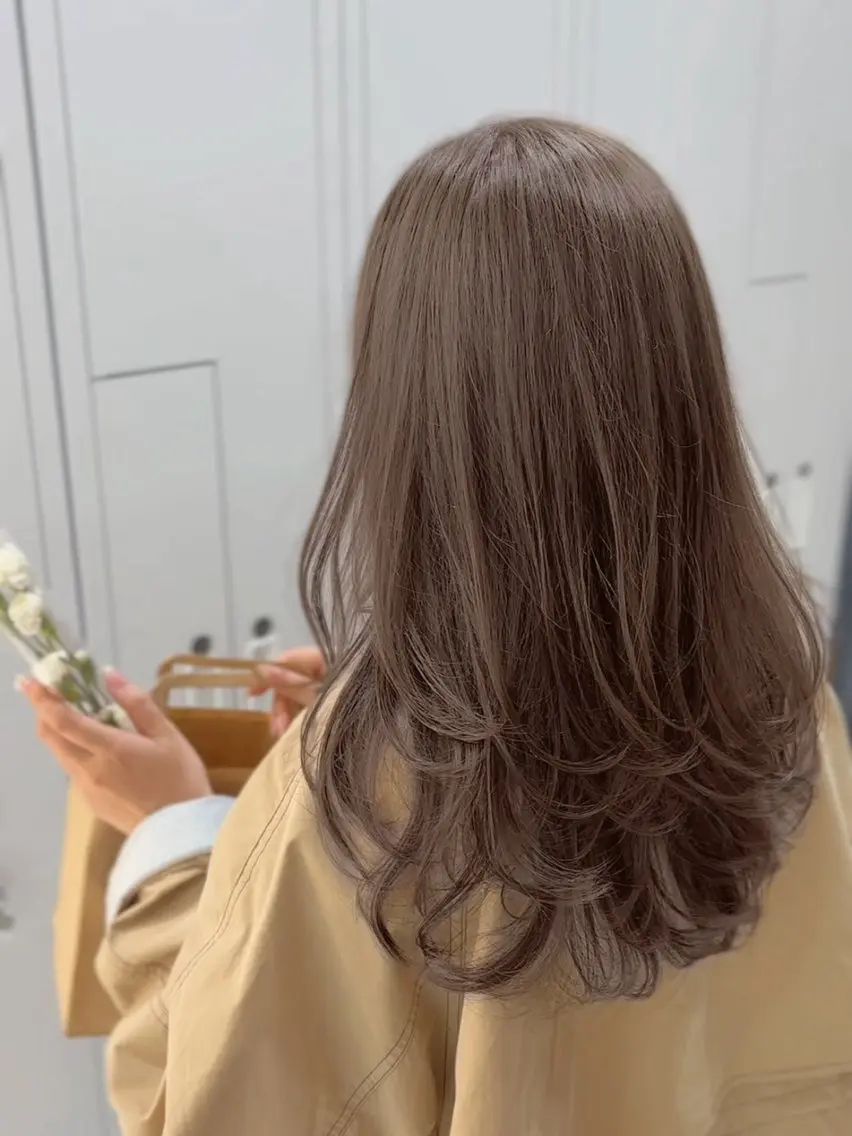 ロング カラー パーマ ベージュカラー ブリーチ 透明感カラー ダブルカラー グレージュ TOMO/ブリーチ 無しオリーブのヘアスタイル