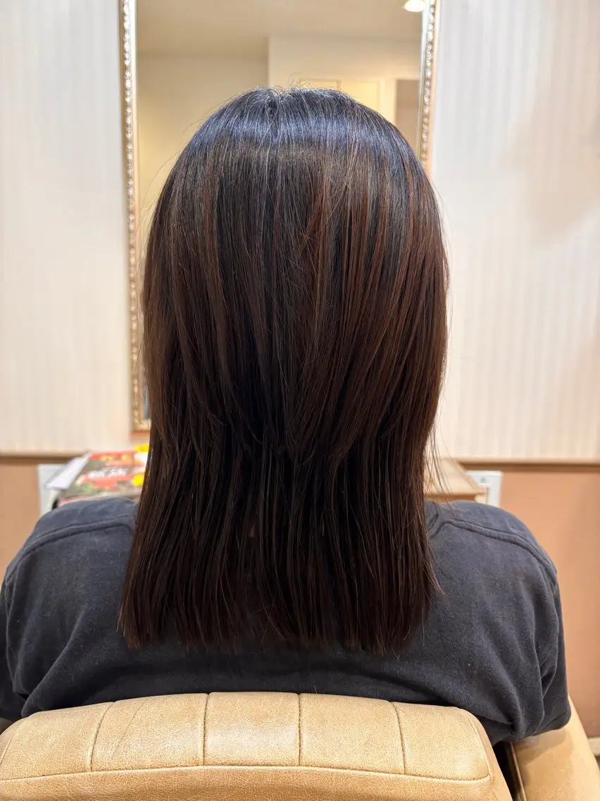 セミロング 吉井 愛のヘアスタイル