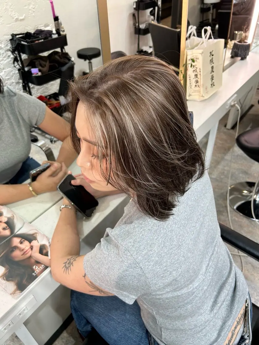 ショート カラー ベージュカラー ブラウンカラー ブラウンベージュ カット ヘアカラー トリートメント レイヤーカット BLend 渋谷のヘアスタイル