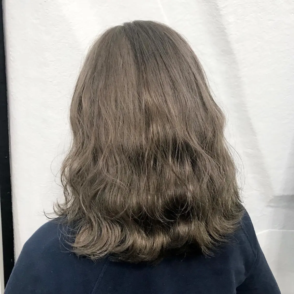 カラー アッシュ アッシュグレー アッシュグレージュ ブリーチ グレージュ K-POP好き美容師 🇰🇷Kai.Yのヘアスタイル