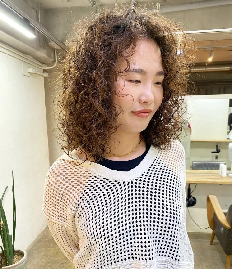 ミディアム パーマ ミディアムパーマ カット パーマ トリートメント 坂本 裕介のヘアスタイル