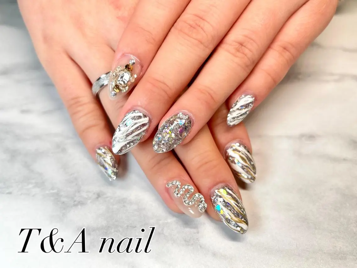 セミロング ネイル 長さ出し ジェルネイル キラキラネイル ラメ(グリッター) ニュアンスネイル T&A nailのネイルデザイン