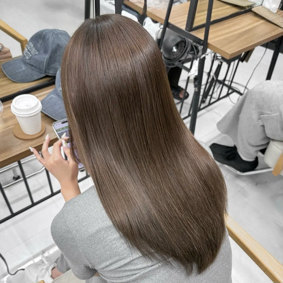 ロング ヘアカラー 寒色カラー🫧/ 縮毛矯正 ミハネ︎︎のヘアスタイル