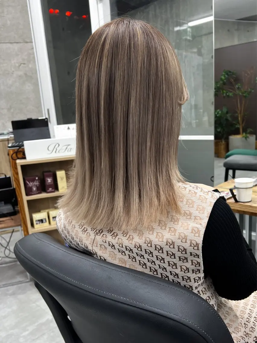 ミディアム カラー ブリーチ welring hair salonのヘアスタイル