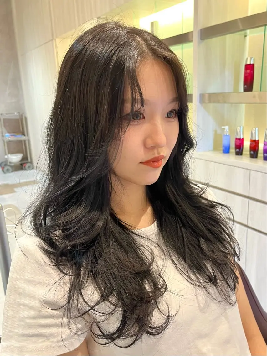 ロング カラー 顔まわりレイヤー 顔周りカット 韓国風ヘア レイヤーカット カット ヘアカラー トリートメント FIX店長/名駅/ 国際センター/パーマのヘアスタイル