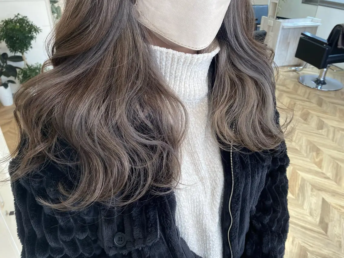 ロング カラー ヘアアレンジ マツエク・マツパ アディクシーカラー ブリーチ 透明感カラー エドルカラー ハイライトカラー 夜23時まで予約🉑 reverieあきらのヘアスタイル
