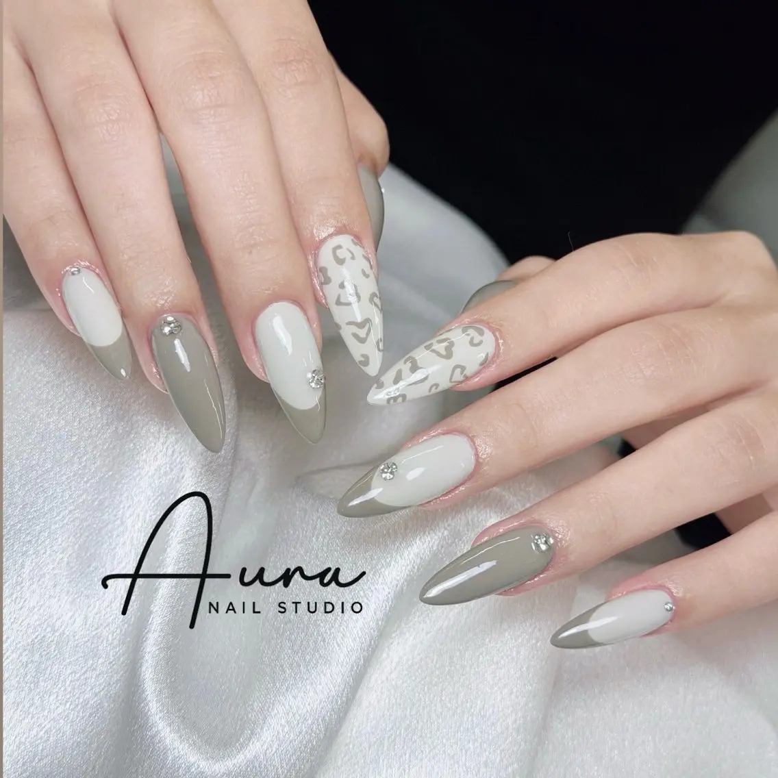 ネイル アニマル柄 韓国ネイル ロングネイル シンプルネイル ホワイト ハンドネイル Aura Nail HanNaのネイルデザイン