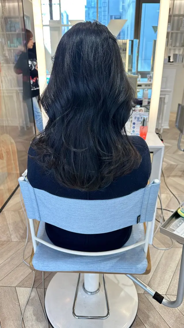 セミロング カラー 黒髪 ブルーカラー ブルーブラック ヘアカラー トリートメント 小顔レイヤー/ ベージュ🤍Rieのヘアスタイル