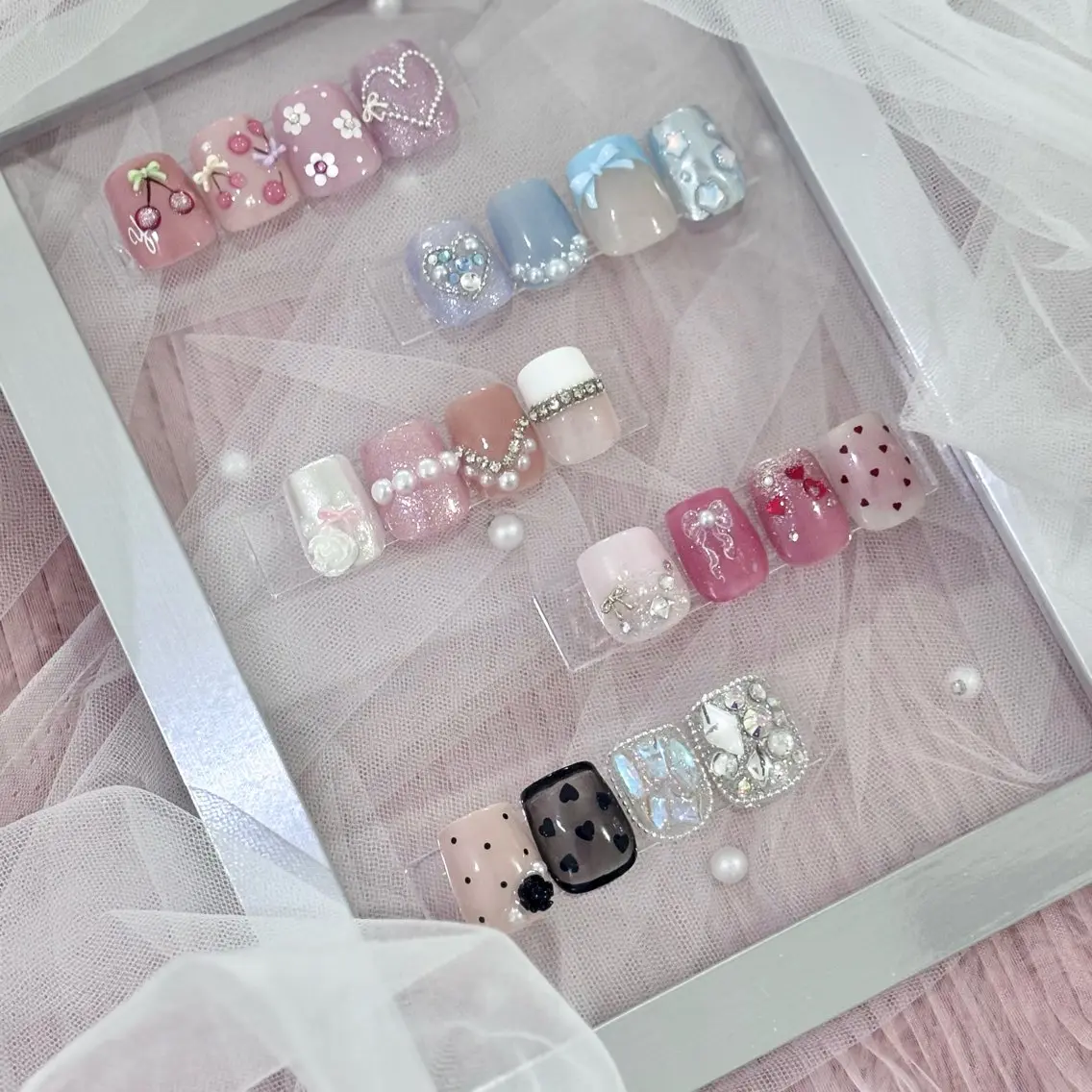 《フット👣》カスタム定額デザイン🩷 ¥6600- (オフ無し)選べる親指2本アート×ワンカラー✨甘皮ケアフットバス付の写真
