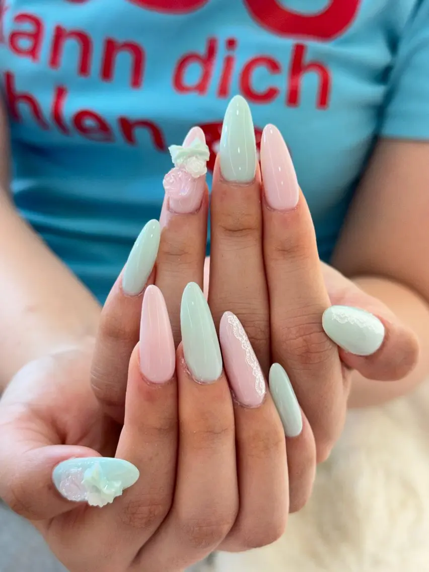 ネイル オーロラネイル チークネイル 長さ出し フレンチネイル ジェルネイル Sun Nail linaのネイルデザイン