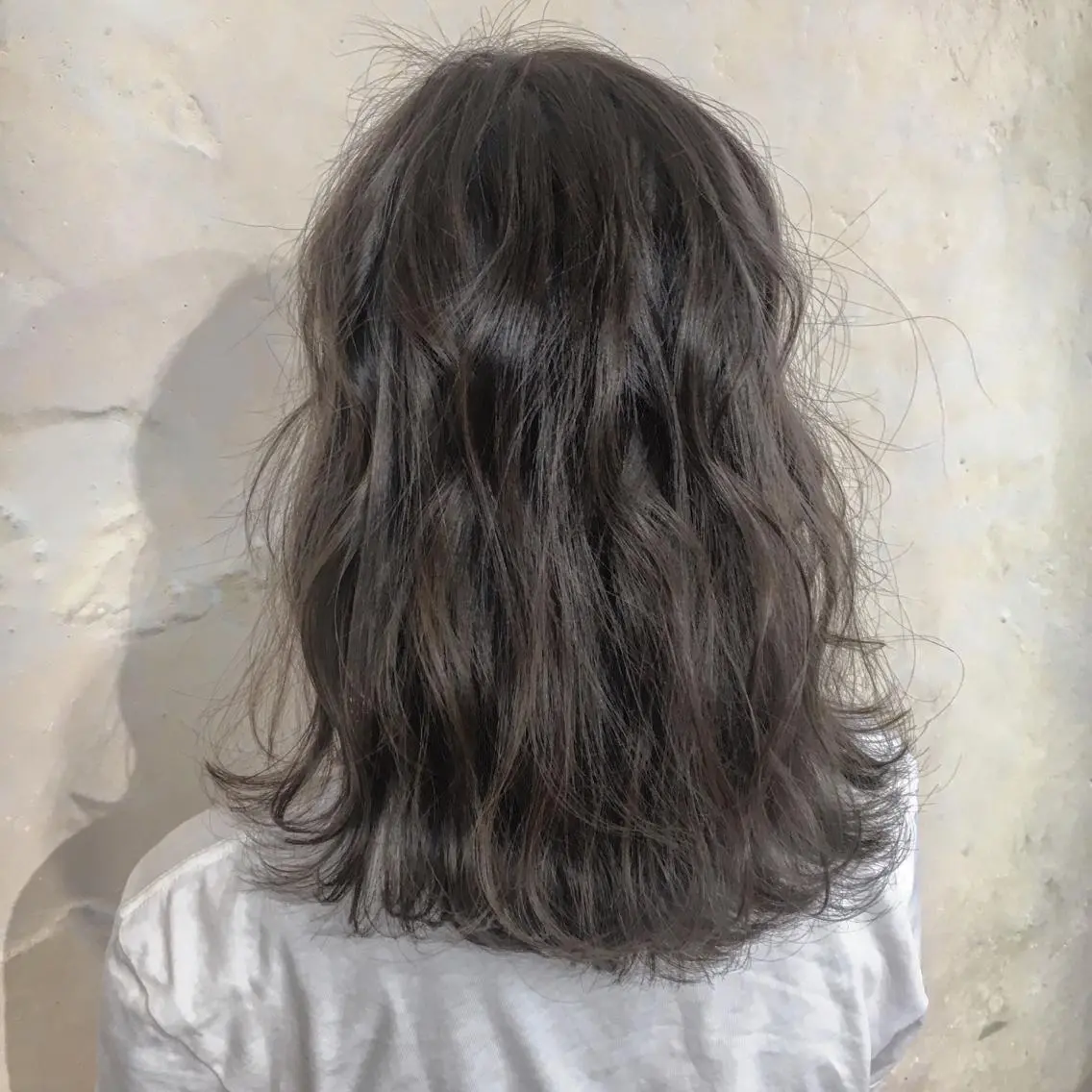 ミディアム カラー パーマ ヘアアレンジ メンズ キッズ ネイル マツエク・マツパ センターパート マッシュ アッシュ グラデーションカラー ナチュラル 角床直哉 カラーカットNO 1のヘアスタイル