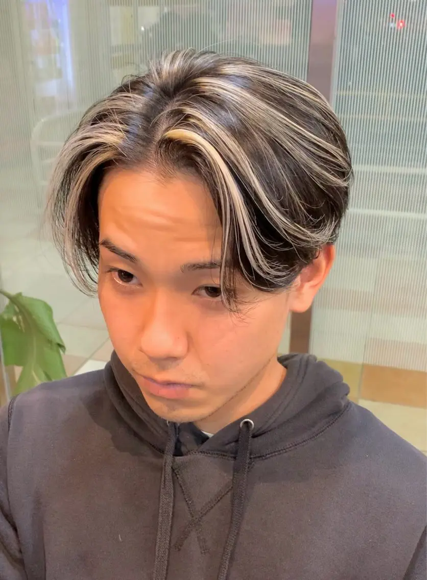 カラー メンズ センターパート メンズハイライト ハイライトカラー 【艶カラー】 STYLE 和泉俊希のヘアスタイル