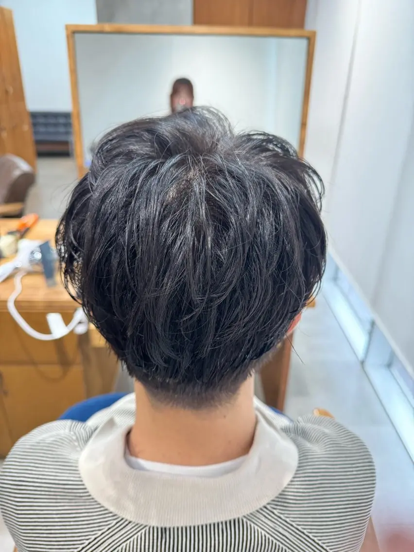 パーマ メンズ メンズパーマ カット 安岡美咲✂︎ 艶カラー/髪質改善のヘアスタイル