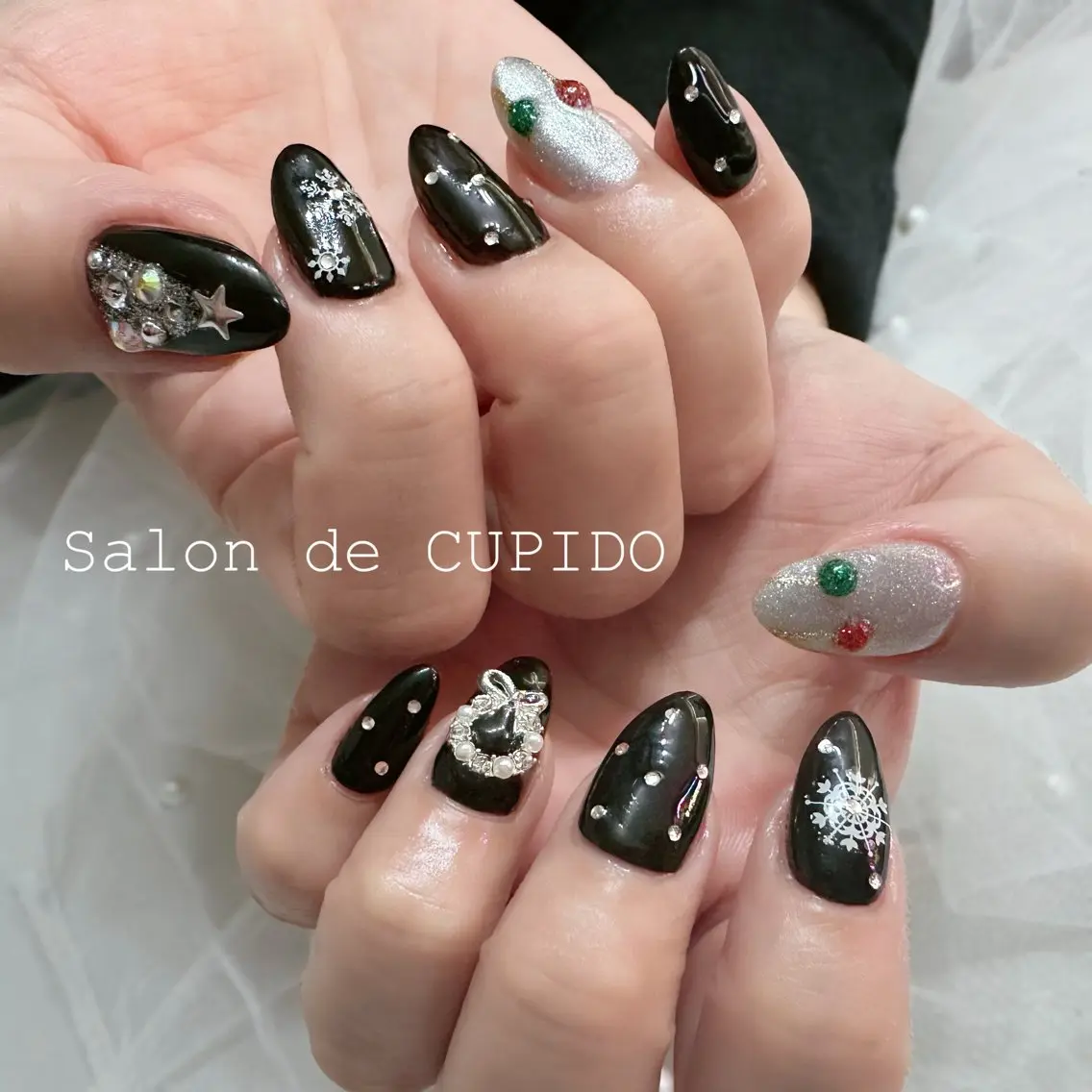 ネイル キラキラネイル 冬ネイル クリスマス Salon de CUPIDOのネイルデザイン
