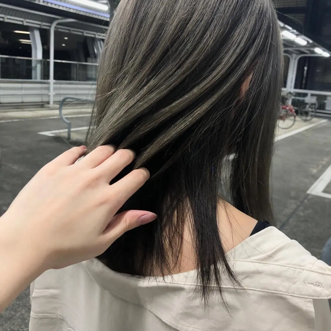 カラー white.梅田 デザインカラー🦄のヘアスタイル