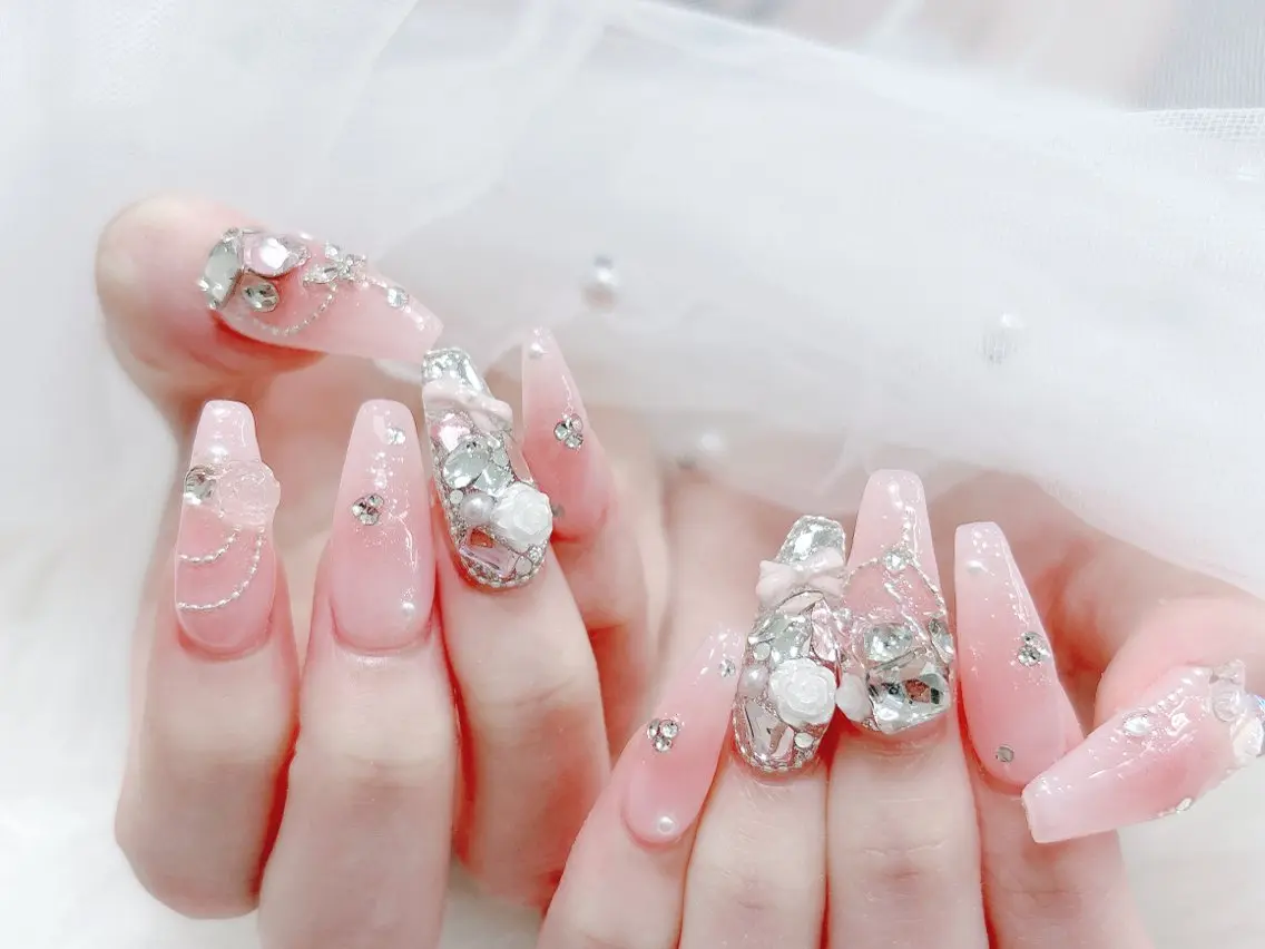 ネイル キラキラネイル スカルプネイル ハンドネイル MoMoA Nail ネイル長さ出し専門店のネイルデザイン