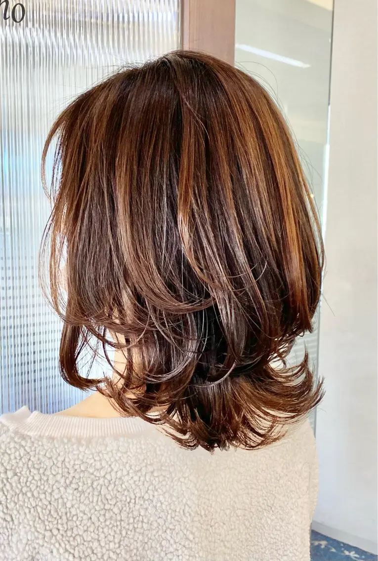 ミディアム 鈴木 千恵子のヘアスタイル