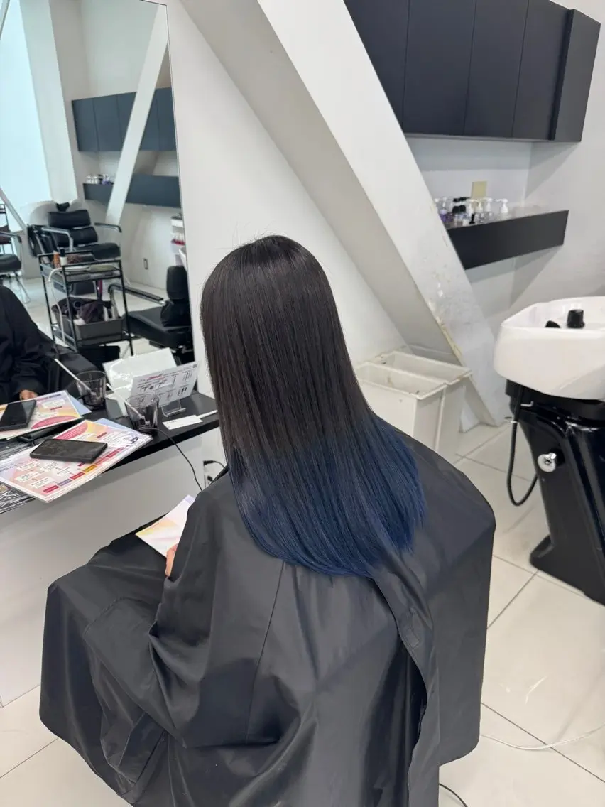ロング カラー ブリーチ デザインカラー グラデーションカラー 学生 ヘアカラー トリートメント ブリーチカラー 安田海音のヘアスタイル