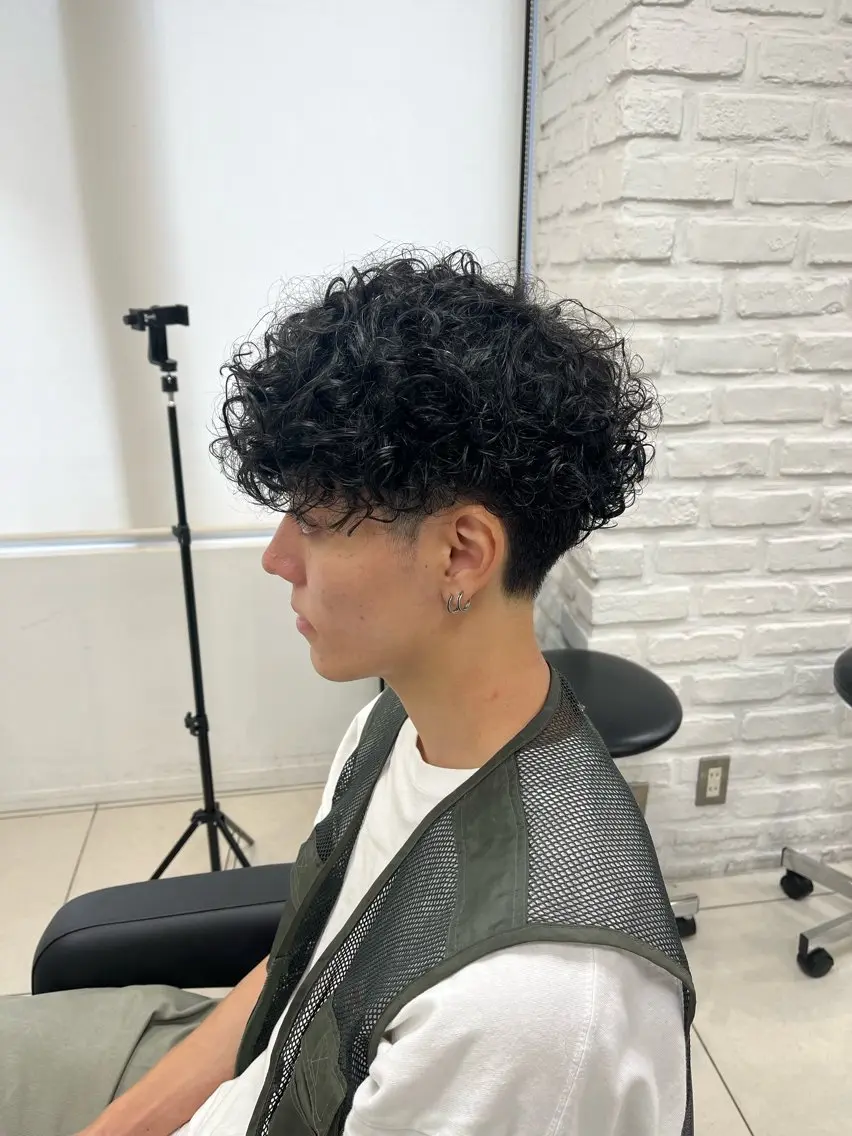 ショート カラー パーマ メンズ カット パーマ 【シャドウパーマ センターパート】義心のヘアスタイル