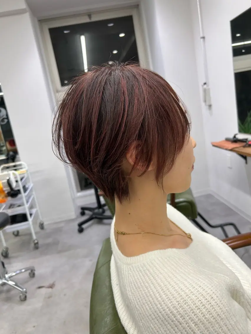 ショート カラー バレイヤージュ ハイライトカラー ピンクカラー レッドカラー ハイライト カット ヘアカラー トリートメント SHAFT Ieiriのヘアスタイル
